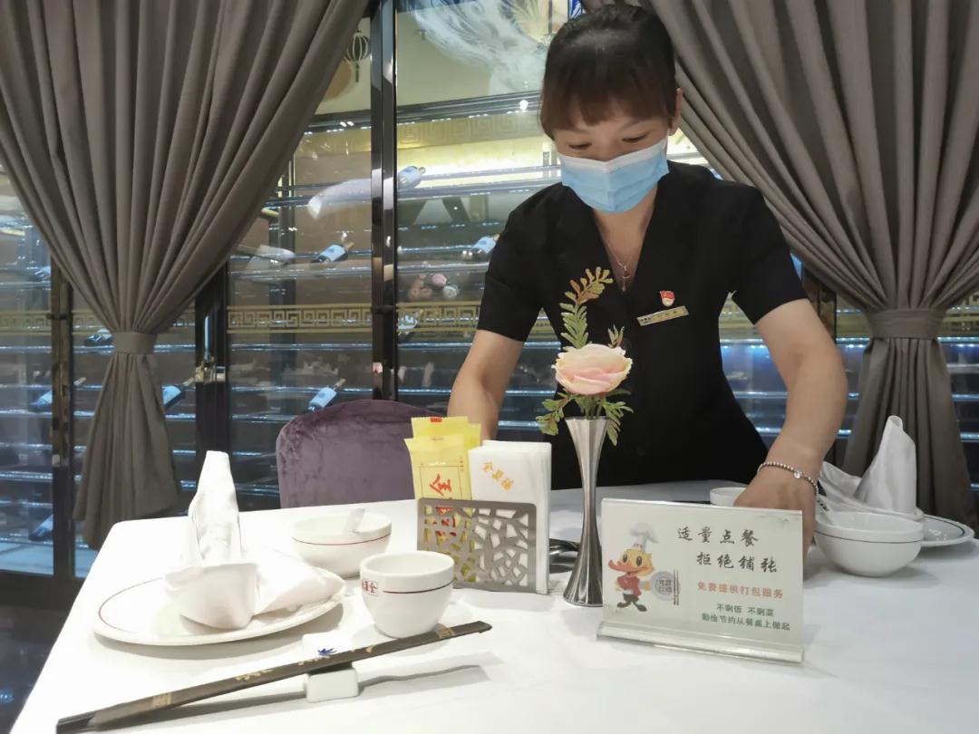 周鸿承博士接受中国城市报采访：“舌尖上的浪费”怎解?
